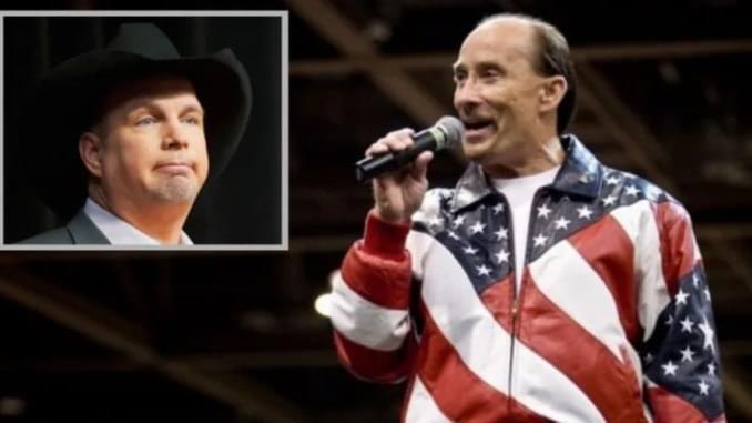 Lee Greenwood Says Garth Brooks Should Retire: “He’s Embarrassing Himself”